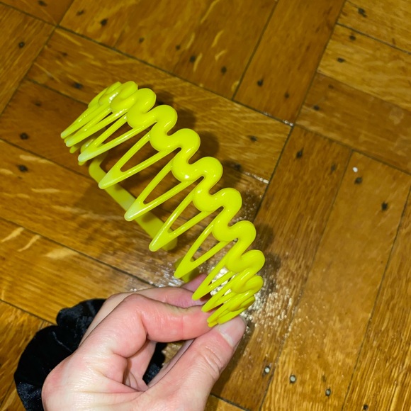 Velvet Scrunchie With Hidden Pocket Zipper Hair Tie + Plastic Yellow Headband - Picture 5 of 7